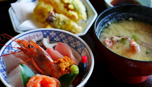 地元食材を使用した懐石料理の画像