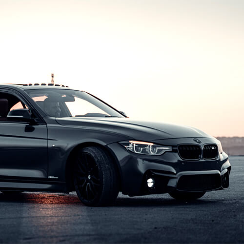 黒のBMW3シリーズの画像